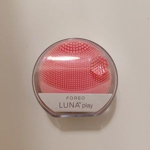 FOREO luna play cleansing brush